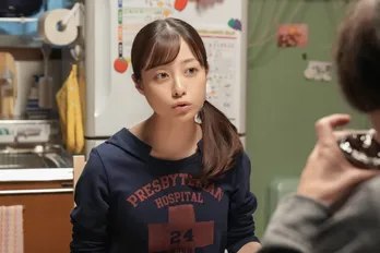 ＜明日のおむすび＞橋本環奈“結”の家にギャル仲間だったみりちゃむ“ルーリー”が突然訪ねてくる