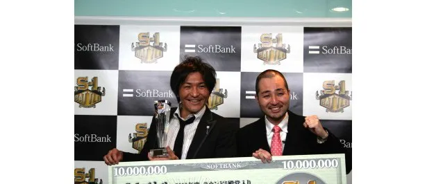 【写真を見る】2011年、お笑い映像コンテスト「S-1（エスワン）バトル」で殿堂入りし、賞金1000万円を獲得した内間と相方の真栄田賢だったが…