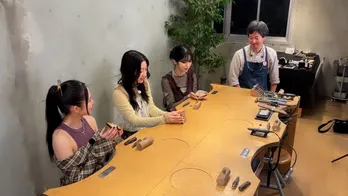 IS:SUE、“世界で一つだけのアクセサリー”作りに挑戦 3人の集中する姿に「見てるだけで緊張する」の声<IS:SUE A SMALL WORLD>