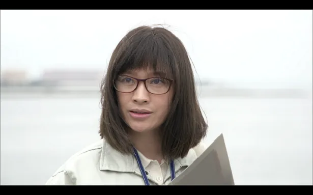 篠原涼子が「スカッとジャパン」のショートドラマで、クールビューティーな市役所職員を熱演する