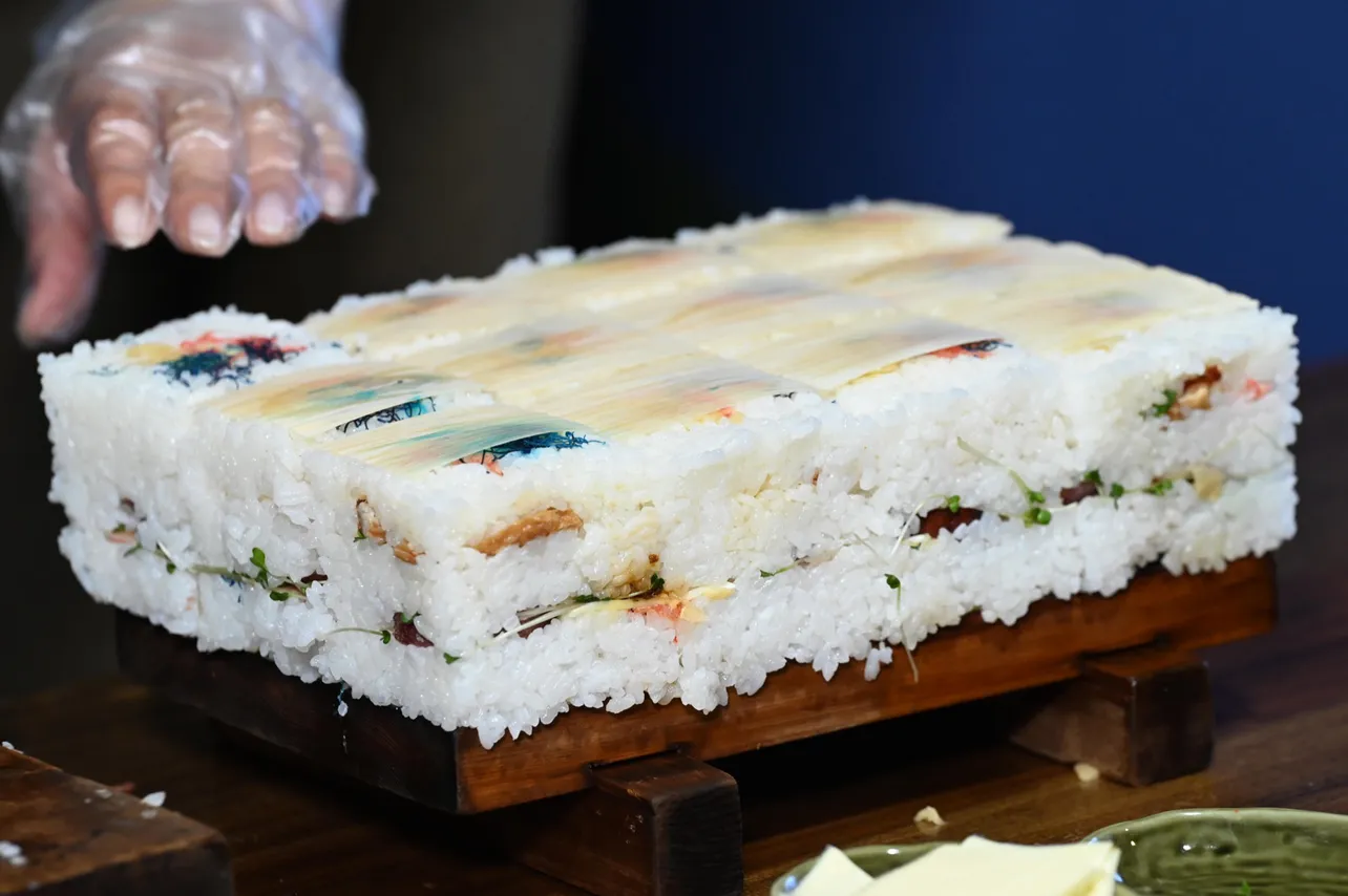 【写真】冨永愛が作った、オリジナル押し寿司