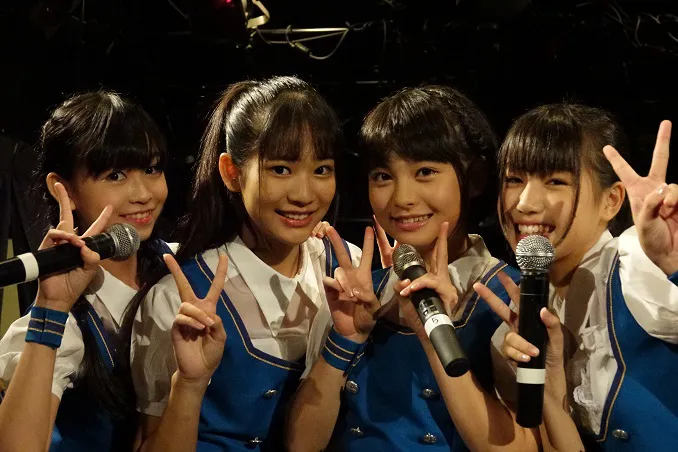 PiXMiXのAIRI、MISAKI、TOWAKO、KAREN(写真左から)
