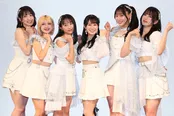 LarmeRの七海花菜、みのり、坂口渚沙、水川心愛、牧野りりさ、凪乃瑚々奈(写真左から)