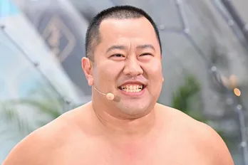 とにかく明るい安村、真冬の屋外イベントで裸芸 今年の目標は「服を着たい」