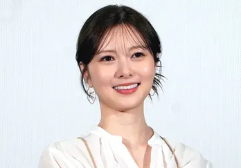 金髪×制服の白石麻衣…ギャル感あふれる姿に「制服は乃木坂を思い出す」「似合う」と反響<アンダーニンジャ>