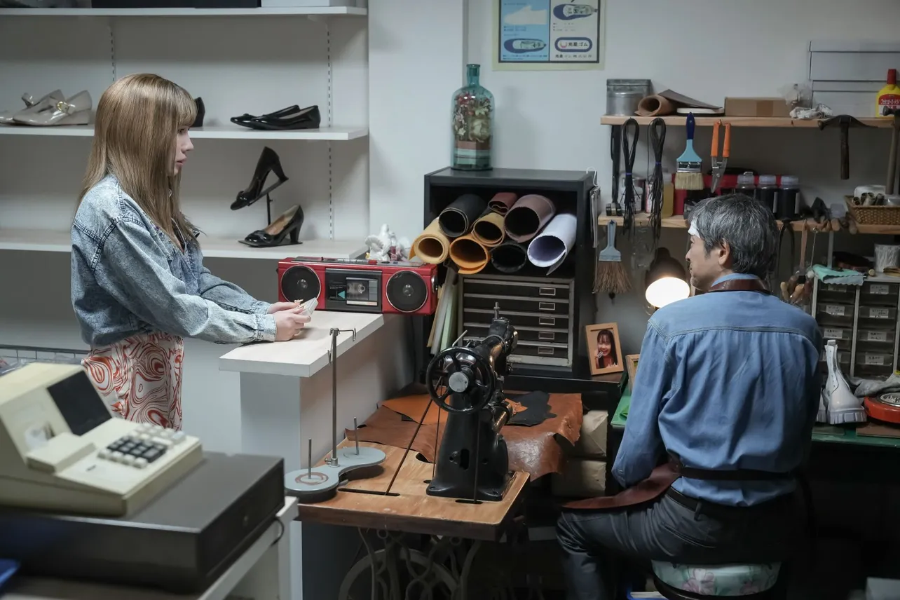 米田歩(仲里依紗)、渡辺孝雄(緒形直人)