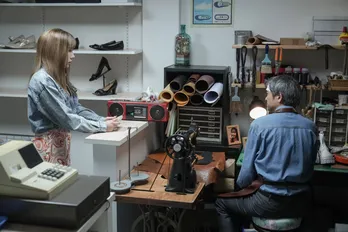 <明日のおむすび>仲里依紗“歩”、親友・真紀の生前の声が入っているカセットテープを見つける