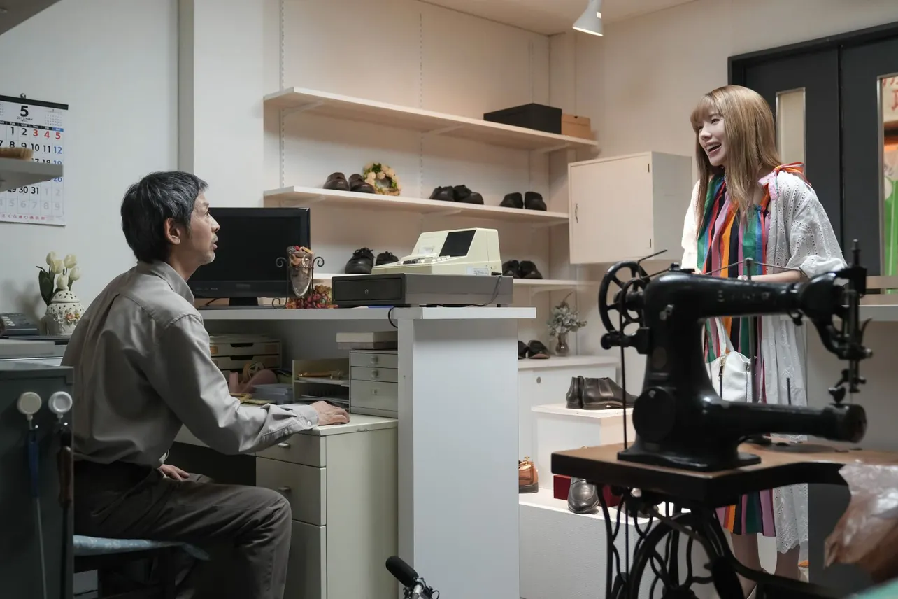 米田歩(仲里依紗)、渡辺孝雄(緒形直人)