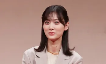 部屋着姿の山下美月、ほっぺにマルを作って“御曹司”ポーズするオフショットに「かわいすぎる」＜御曹司に恋はムズすぎる＞