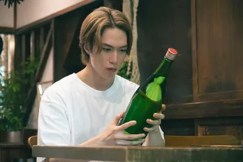 藤原樹“吟”が青山凌大“村祐”の言葉を理解するため、日本酒と向き合う<あらばしり>