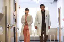 芳根京子“まどか”、セクハラに直面「女子か、医師か」 奥田瑛二“角田”の教えに志を学ぶ<まどか26歳、研修医やってます!>