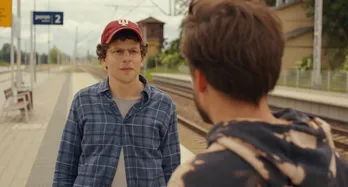 ジェシー・アイゼンバーグ「ポーランド旅行を素敵に体験する映画」『リアル・ペイン~心の旅~』の特別映像が公開