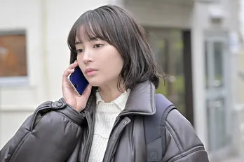 自身の出生に疑問を抱き始める広瀬すず“心麦”…松山ケンイチ“松風”は手に入れた資料に驚愕<クジャクのダンス、誰が見た?>