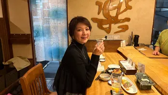飯島直子「ハワイとか100年くらい行ってないですね…」高級住宅街・尾山台でのひとりハシゴ酒を堪能＜飯島直子の今夜一杯いっちゃう？＞