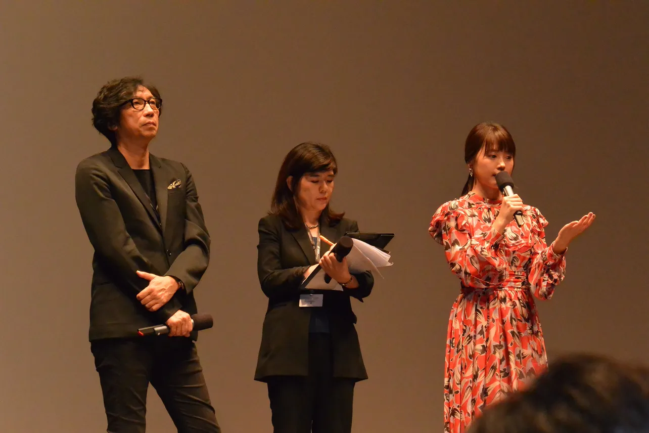 釜山国際映画祭でレッドカーペット＆公式上映に登場した2人