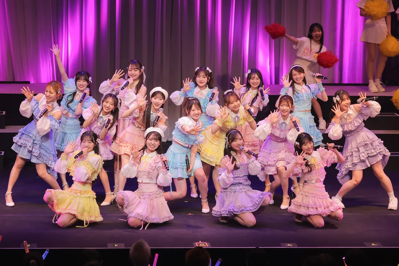 なんてったってアイドル／小泉今日子(岩立、大盛、小栗、倉野尾、佐藤、下尾、鈴木、千葉、水島、向井地、武藤、村山、山内、秋山、八木、伊藤)