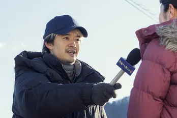 <ホットスポット>トレンド1位、池松壮亮“岸本”が街頭インタビューをする姿に「スリル満点」と大反響