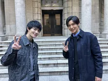 目黒蓮と佐野勇斗が1億円の札束を前に大興奮…「意外と知らないお金のアレコレ」を検証する<それって実際どうなの会SP>