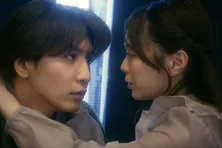 藤井流星“塩谷”、ベッドで紺野彩夏“楓”と密着し「今はマテができない」＜キスでふさいで、バレないで。＞