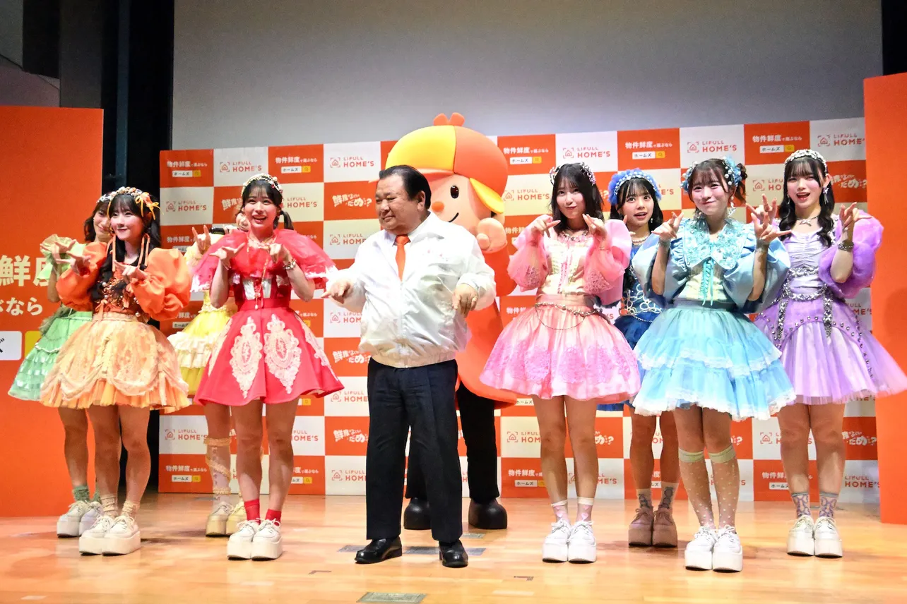 【写真】すしざんまい木村社長と「かわいいだけじゃだめですか？」特別バージョンをコラボしたCUTIE STREET