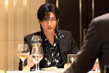 目黒蓮演じるハルが艶やかなスーツからジャージ、和服…さまざまなスタイルを披露 劇場版「トリリオンゲーム」新場面写真公開