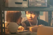 十味“詩織里”と瀧澤翼“篠崎”が密閉空間で急接近…“赤ちゃんプレイ”をする篠崎も登場＜うちの会社の小さい先輩の話＞