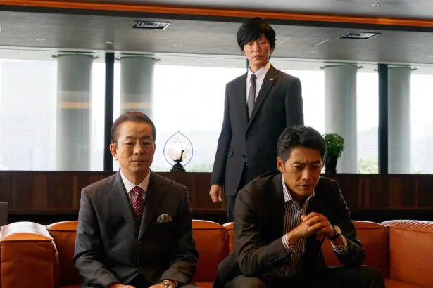 【写真を見る】「相棒season16」初回ゲストは田辺誠一。田辺演じる検察官が、特命係の2人を追い詰める!?