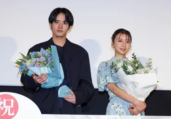 赤楚衛二&上白石萌歌、“Wバースデー祝い”に笑顔「“366色”の鮮やかな1年にします」HYからのサプライズメッセージも