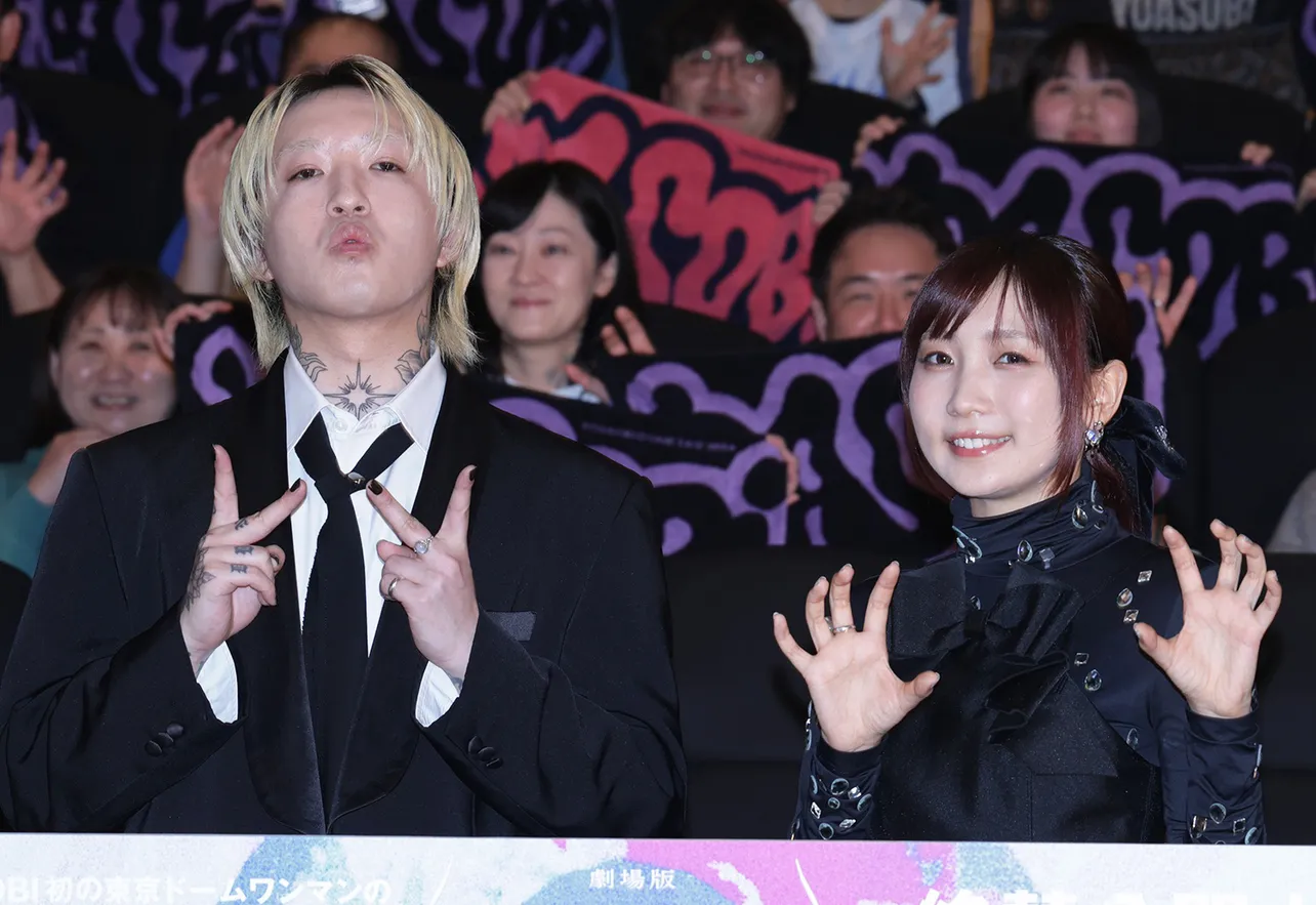 YOASOBIのAyaseとikura(写真左から)