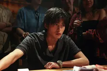 目黒蓮主演・劇場版「トリリオンゲーム」が観客動員数100万人突破 目黒演じるワイルドな“昔のハル”の場面写真公開