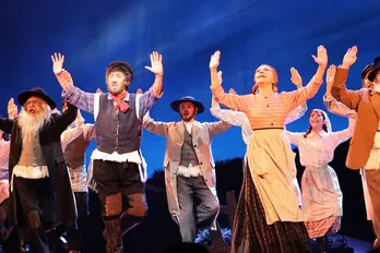 市村正親&鳳蘭の“名コンビ”が再タッグ「つうと言えばかあ」「完全に“妻”を感じる」<屋根の上のヴァイオリン弾き>