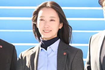 波瑠、現場で流行中のけん玉を自主練　「かわいすぎる」の声＜アイシー＞