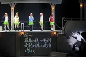 小西夏菜実、清水理央、宮地すみれ、藤嶌果歩、山下葉留花の組による舞台「五等分の花嫁」ゲネプロの様子
