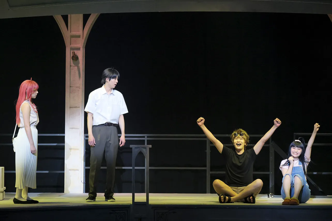 竹内希来里、石塚瑶季、渡辺莉奈、平尾帆夏、平岡海月の組による舞台「五等分の花嫁」ゲネプロの様子