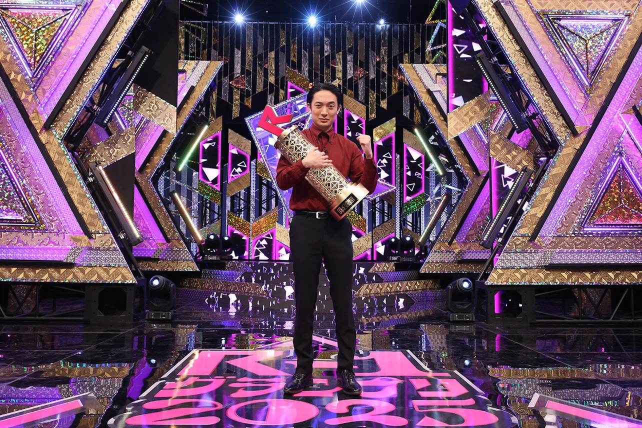 「R-1グランプリ2025」優勝の友田オレ