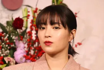 冤罪メンバー残すはあと一人…広瀬すず&松山ケンイチ、キメキメポーズの2ショットに「最高すぎる」の声<クジャクのダンス、誰が見た?>