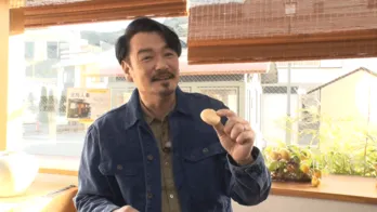 小田井涼平「この並走めっちゃアツいね!」湯河原温泉“眺望風呂”で新幹線と貨物列車の並走に大興奮<小田井涼平の温泉にゆこゆこ>