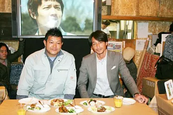 大の仲良し、山口智充と吉田栄作が一緒にボルネオへ!