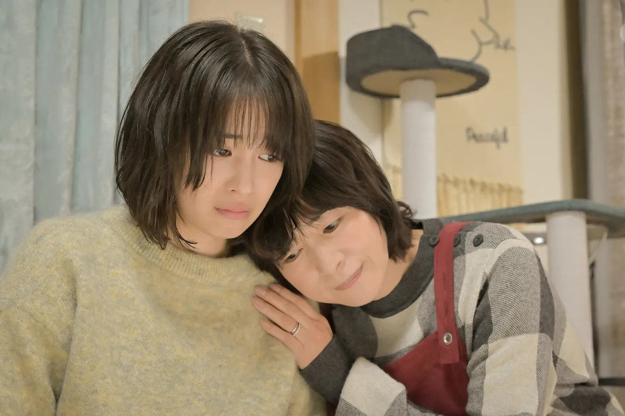 山下家とは家族ぐるみの付き合いで、京子(西田尚美)は心麦(広瀬すず)を娘同然にかわいがってきた