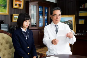 女子中学生役の松風理咲、主演の長塚京三に「かっこいい！」