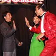 “チャーリー”満島真之介は登壇すると共演者とハイタッチ