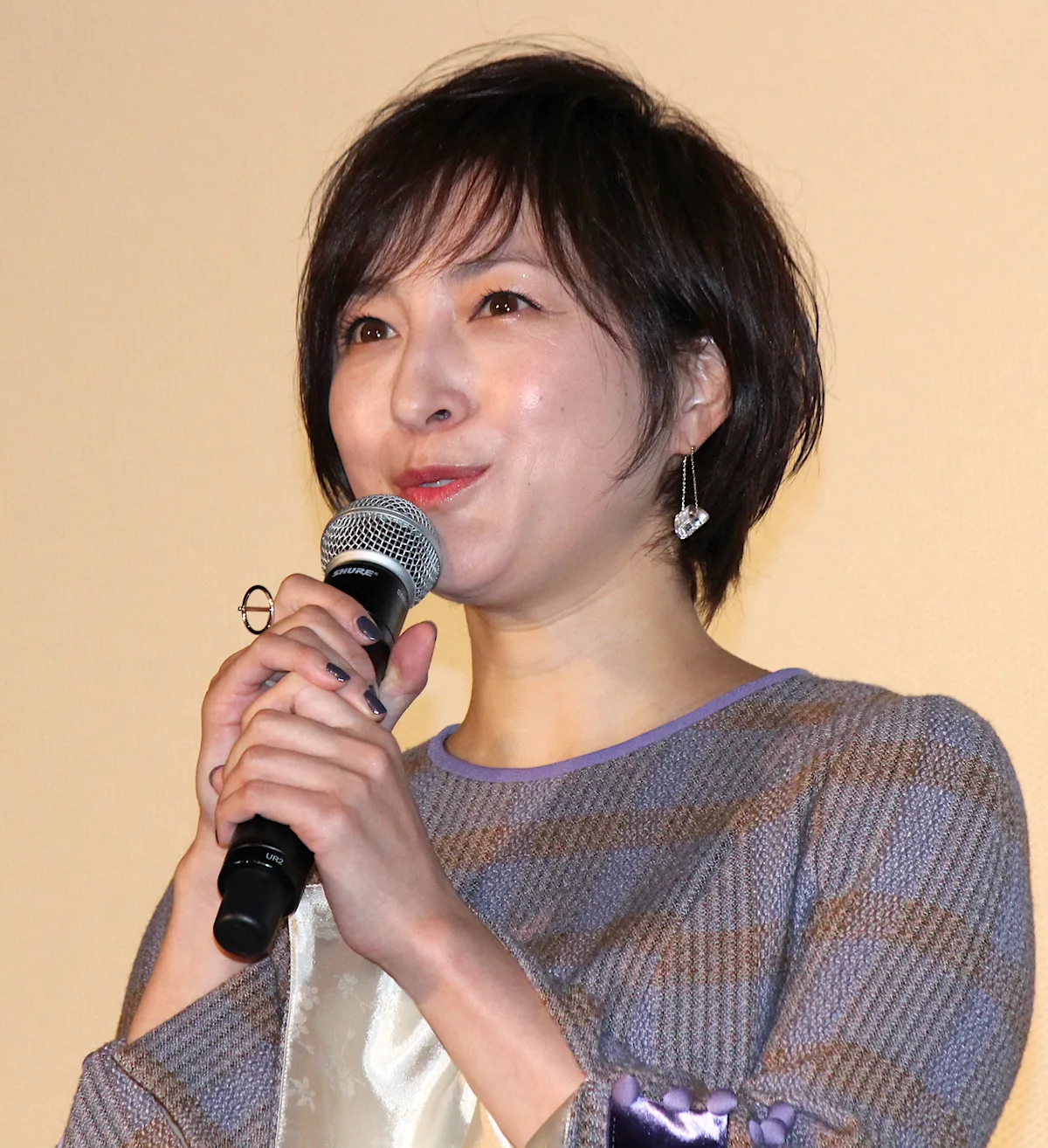 多満子(新垣結衣)にとって姉のような存在の弥生を演じる広末涼子