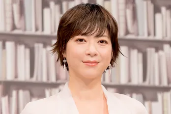 上野樹里、透け感のあるシャツコーデで登場　体と心の健康のために「楽しく作って楽しく食べる」を意識