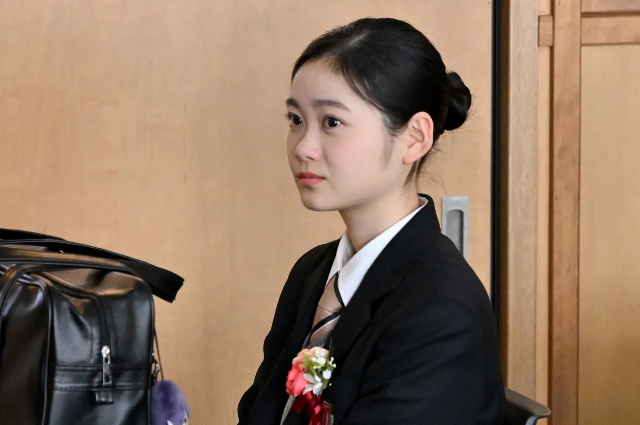 市原穂波(鈴川紗由)