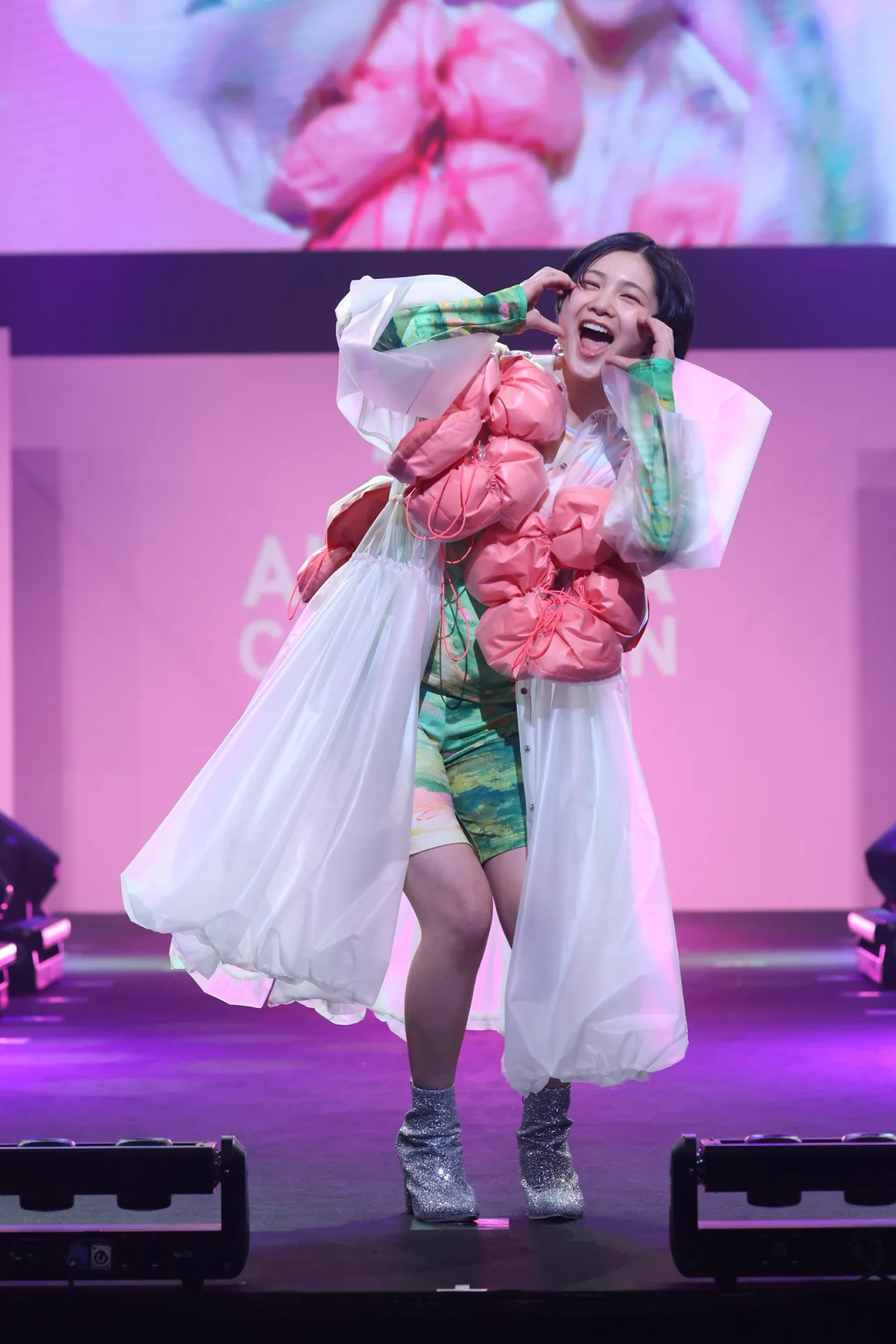 名倉知佳役の白倉碧空