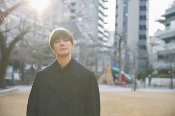 「死ぬほど愛して」で8年ぶりに俳優復帰した成宮寛貴の素顔に迫る密着ドキュメンタリー、ABEMAにて4日連続配信