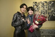 永瀬廉のクランクアップに西畑大吾がビデオ通話で立ち会い＆その後サプライズ登場＜御曹司に恋はムズすぎる＞