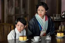 <明日のあんぱん>永瀬ゆずな“のぶ”、松嶋菜々子“登美子”と共にやってきた木村優来“嵩”と出会う