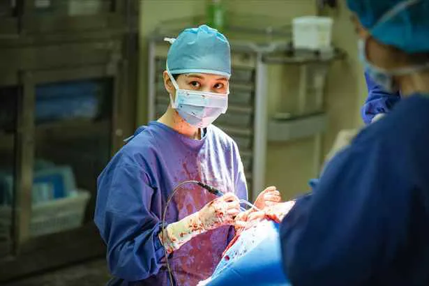 「ハイパーナイフ 闇の天才外科医」より