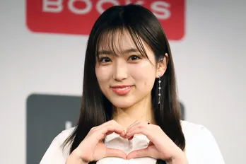 矢吹奈子、カレンダーで「ラヴィット!」終わりの表情を披露「ちょっと眠かったです(笑)」